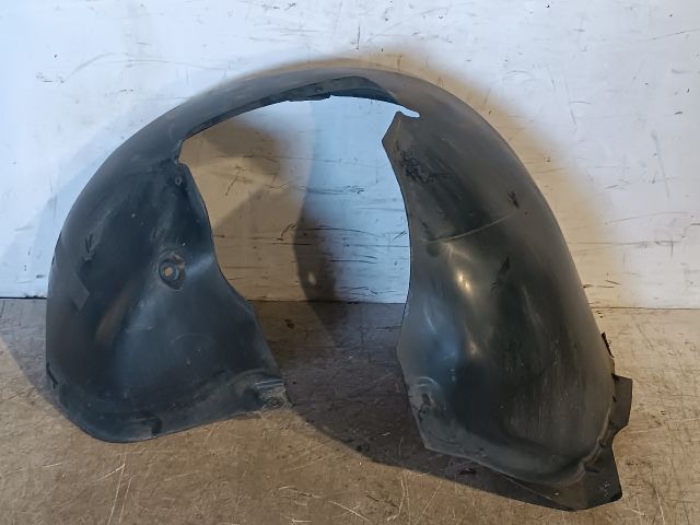 bontott VW GOLF VI Jobb első Dobbetét (Kerékjárati, Műanyag)