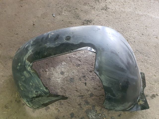 bontott VW GOLF VI Jobb első Dobbetét (Kerékjárati, Műanyag)