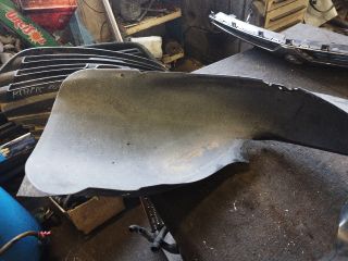 bontott VW GOLF VI Jobb első Dobbetét (Kerékjárati, Műanyag)