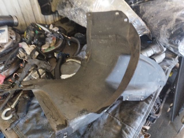 bontott VW GOLF VI Jobb első Dobbetét (Kerékjárati, Műanyag)