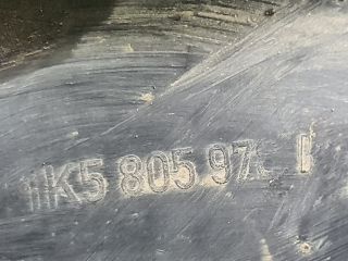 bontott VW GOLF VI Jobb első Dobbetét (Kerékjárati, Műanyag)