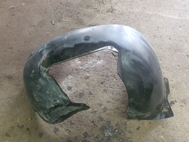 bontott VW GOLF VI Jobb első Dobbetét (Kerékjárati, Műanyag)