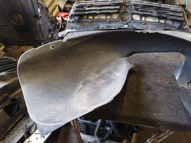 bontott VW GOLF VI Jobb első Dobbetét (Kerékjárati, Műanyag)