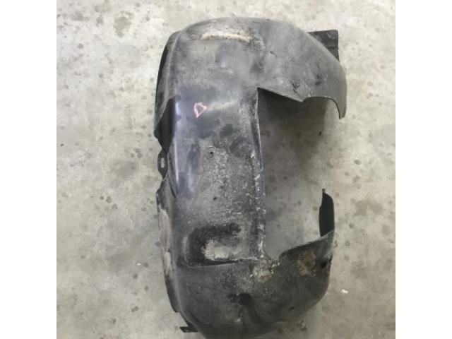 bontott VW GOLF VI Jobb első Dobbetét (Kerékjárati, Műanyag)