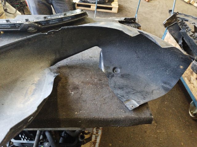 bontott VW GOLF VI Jobb első Dobbetét (Kerékjárati, Műanyag)