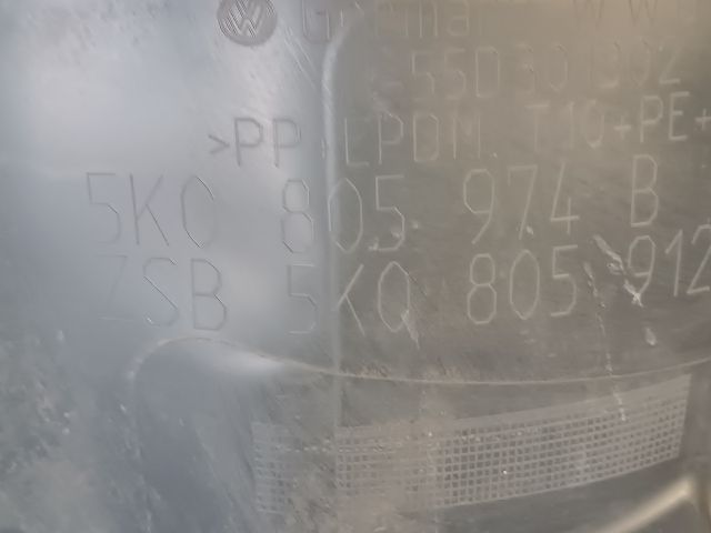 bontott VW GOLF VI Jobb első Első Dobbetét (Kerékjárati, Műanyag)