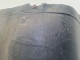 bontott VW GOLF VI Jobb első Első Dobbetét (Kerékjárati, Műanyag)