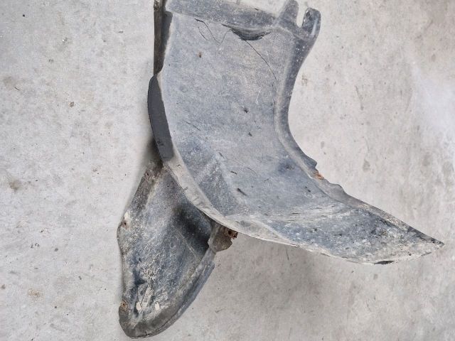 bontott VW GOLF VI Jobb első Első Dobbetét (Kerékjárati, Műanyag)