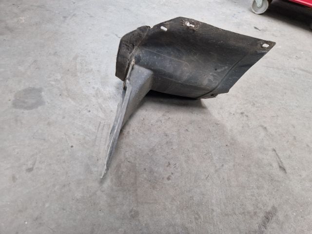 bontott VW GOLF VI Jobb első Első Dobbetét (Kerékjárati, Műanyag)