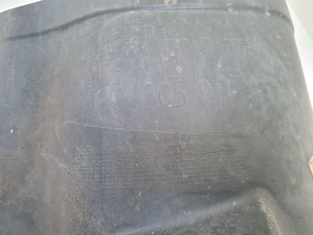 bontott VW GOLF VI Jobb első Első Dobbetét (Kerékjárati, Műanyag)