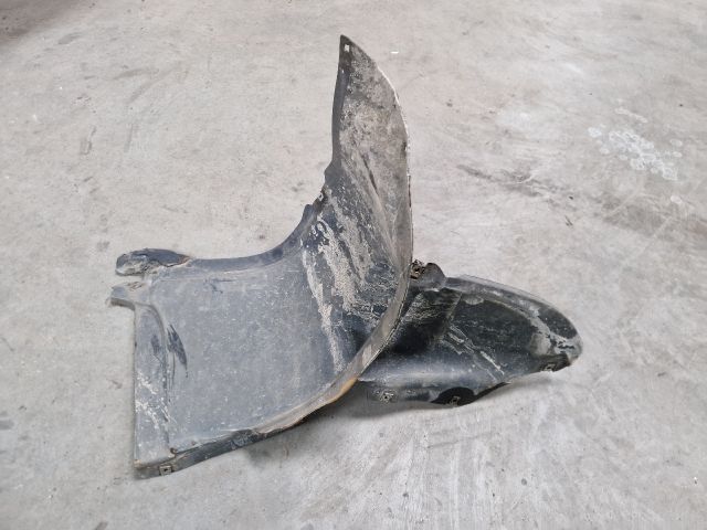 bontott VW GOLF VI Jobb első Első Dobbetét (Kerékjárati, Műanyag)