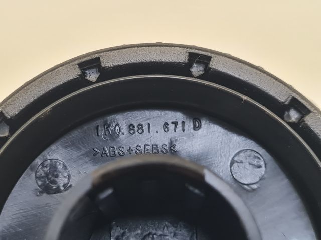 bontott VW GOLF VI Jobb első Gerinctámasz