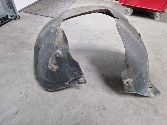 bontott VW GOLF VI Jobb első Hátsó Dobbetét (Kerékjárati, Műanyag)