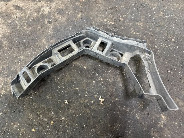 bontott VW GOLF VI Jobb első Oldal Lökhárító Tartó (Műanyag)