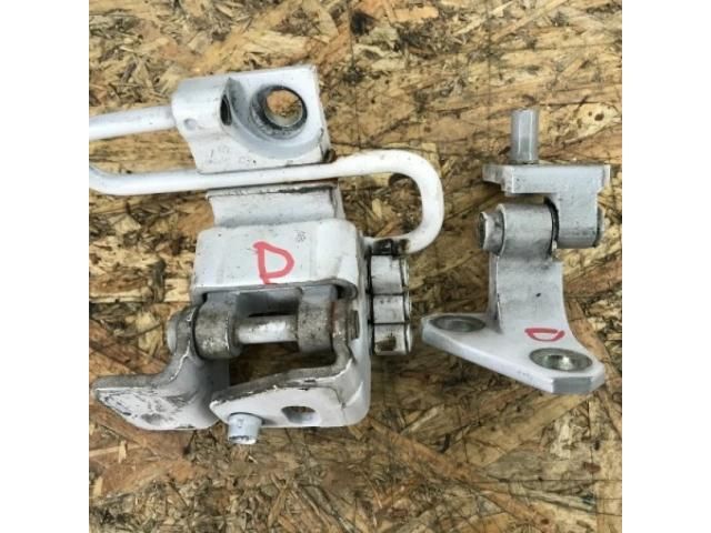 bontott VW GOLF VI Jobb első Zsanér