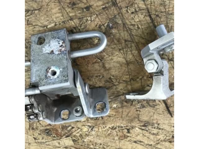 bontott VW GOLF VI Jobb első Zsanér