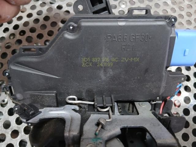 bontott VW GOLF VI Jobb első Zsanér