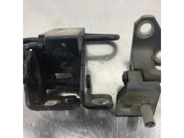 bontott VW GOLF VI Jobb első Zsanér