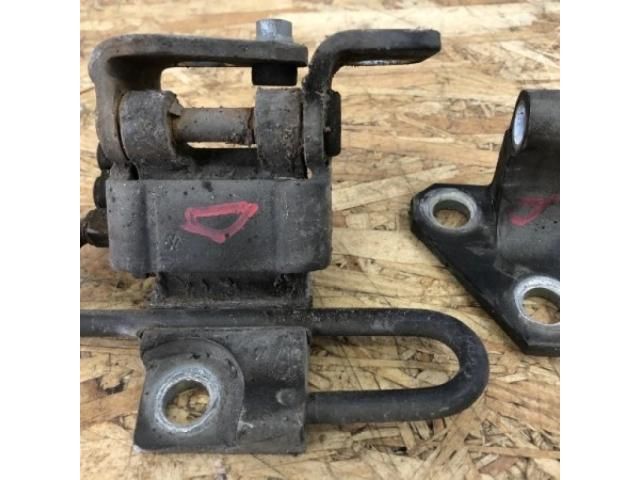 bontott VW GOLF VI Jobb első Zsanér