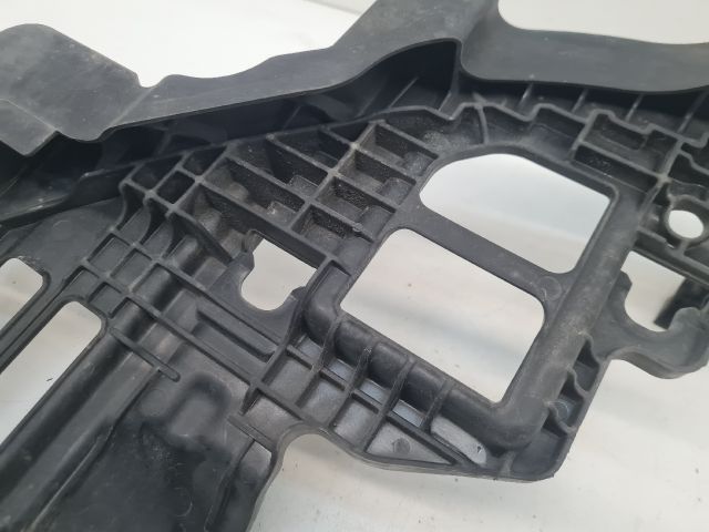 bontott VW GOLF VI Jobb Fényszóró Tartó