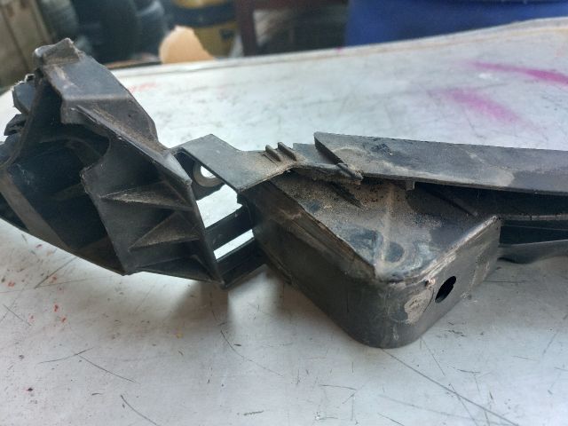 bontott VW GOLF VI Jobb Fényszóró Tartó