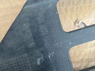 bontott VW GOLF VI Jobb Fényszóró Tartó