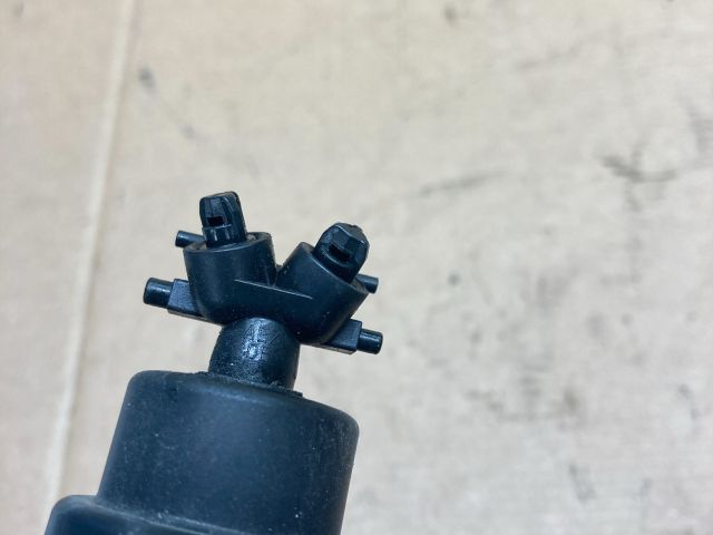 bontott VW GOLF VI Jobb Fényszórómosó Fúvóka