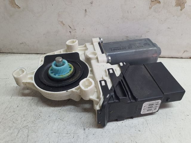 bontott VW GOLF VI Jobb hátsó Ablakemelő Motor
