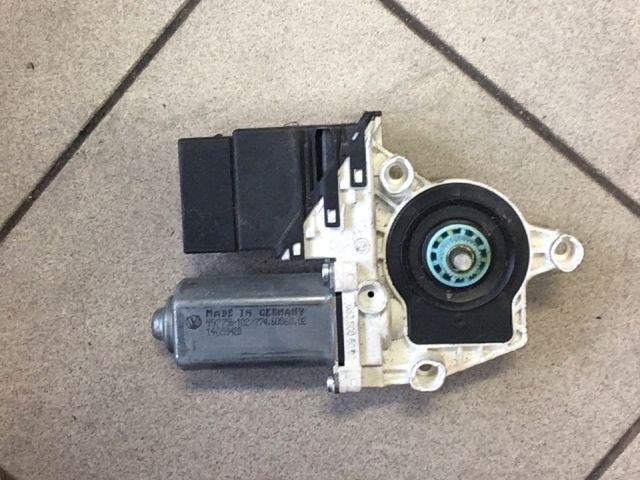 bontott VW GOLF VI Jobb hátsó Ablakemelő Motor