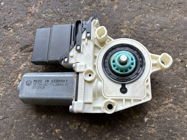 bontott VW GOLF VI Jobb hátsó Ablakemelő Motor