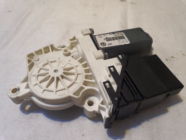 bontott VW GOLF VI Jobb hátsó Ablakemelő Motor