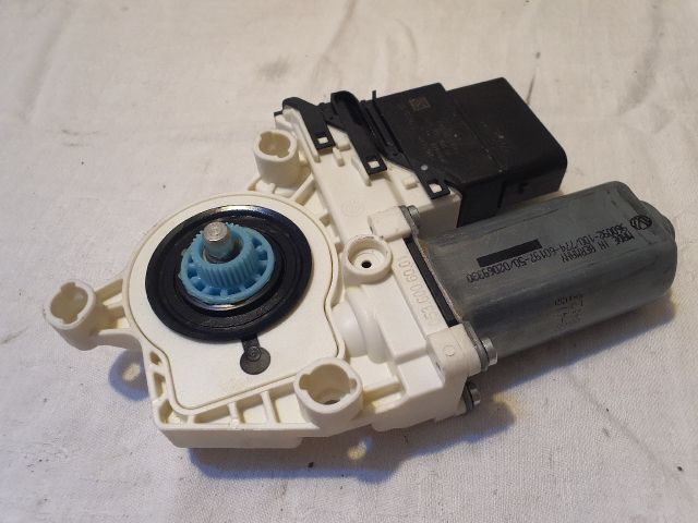 bontott VW GOLF VI Jobb hátsó Ablakemelő Motor