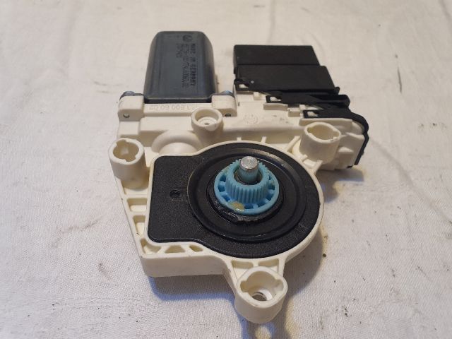 bontott VW GOLF VI Jobb hátsó Ablakemelő Motor