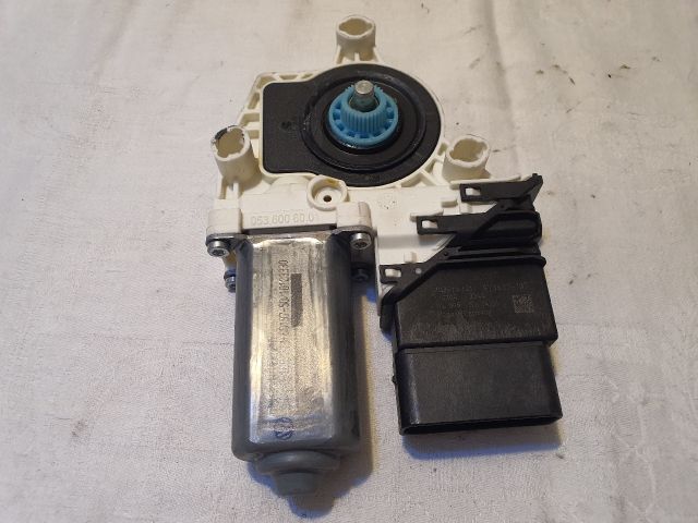 bontott VW GOLF VI Jobb hátsó Ablakemelő Motor