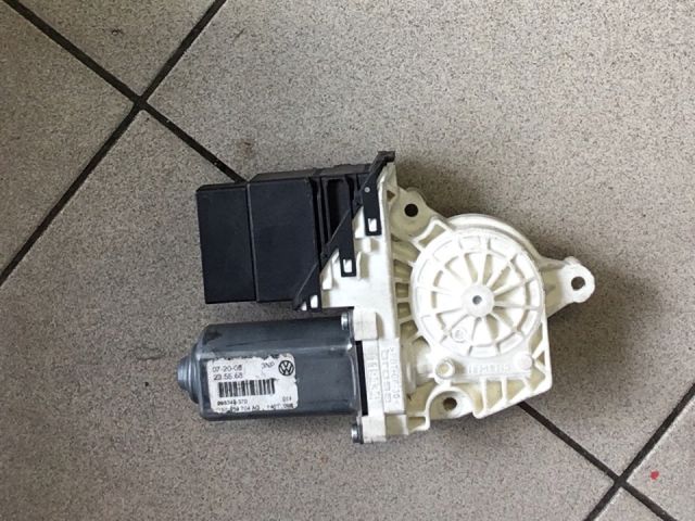 bontott VW GOLF VI Jobb hátsó Ablakemelő Motor