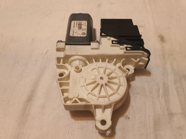 bontott VW GOLF VI Jobb hátsó Ablakemelő Motor