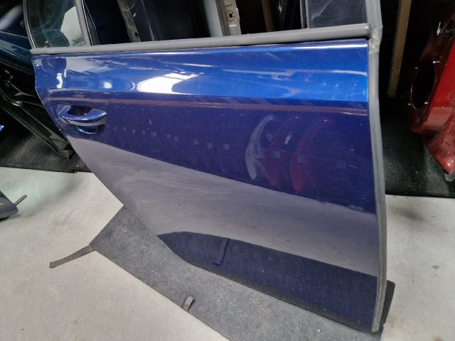 bontott VW GOLF VI Jobb hátsó Ajtó (Részeivel)