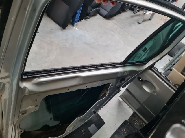 bontott VW GOLF VI Jobb hátsó Ajtó (Részeivel)