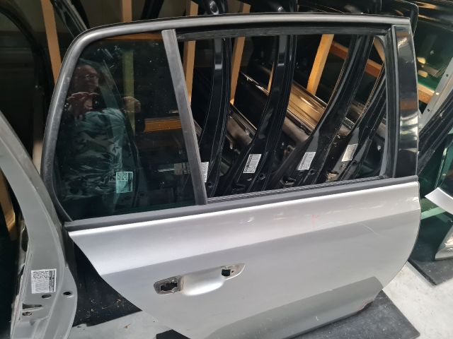 bontott VW GOLF VI Jobb hátsó Ajtó (Részeivel)
