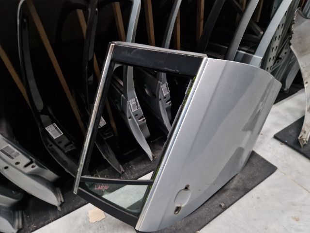 bontott VW GOLF VI Jobb hátsó Ajtó (Üres lemez)