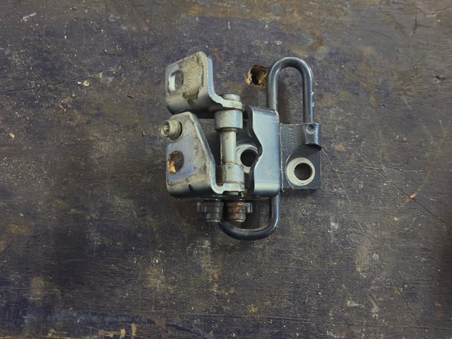 bontott VW GOLF VI Jobb hátsó Alsó Zsanér