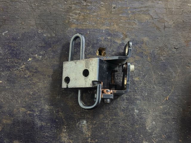 bontott VW GOLF VI Jobb hátsó Alsó Zsanér