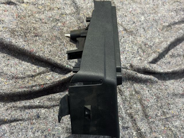 bontott VW GOLF VI Jobb hátsó Csomagtér Burkolat (Műanyag)