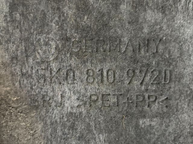 bontott VW GOLF VI Jobb hátsó Dobbetét (Kerékjárati, Műanyag)