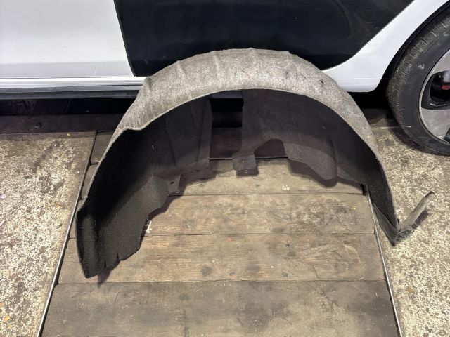 bontott VW GOLF VI Jobb hátsó Dobbetét (Kerékjárati, Műanyag)