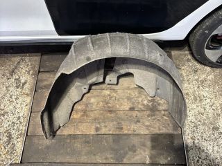 bontott VW GOLF VI Jobb hátsó Dobbetét (Kerékjárati, Műanyag)