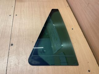 bontott VW GOLF VI Jobb hátsó Fixüveg (Ajtóban)