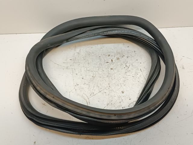 bontott VW GOLF VI Jobb hátsó Gumikéder