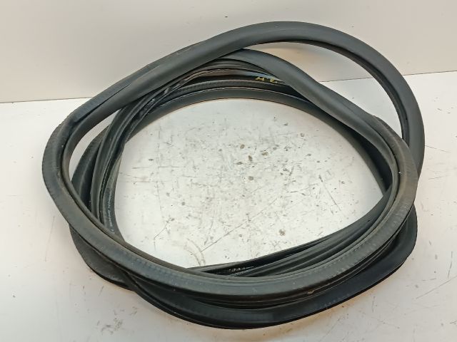 bontott VW GOLF VI Jobb hátsó Gumikéder