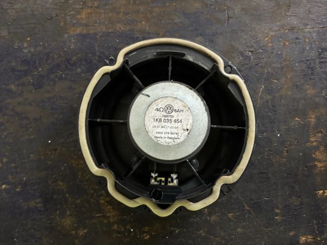 bontott VW GOLF VI Jobb hátsó Hangszóró